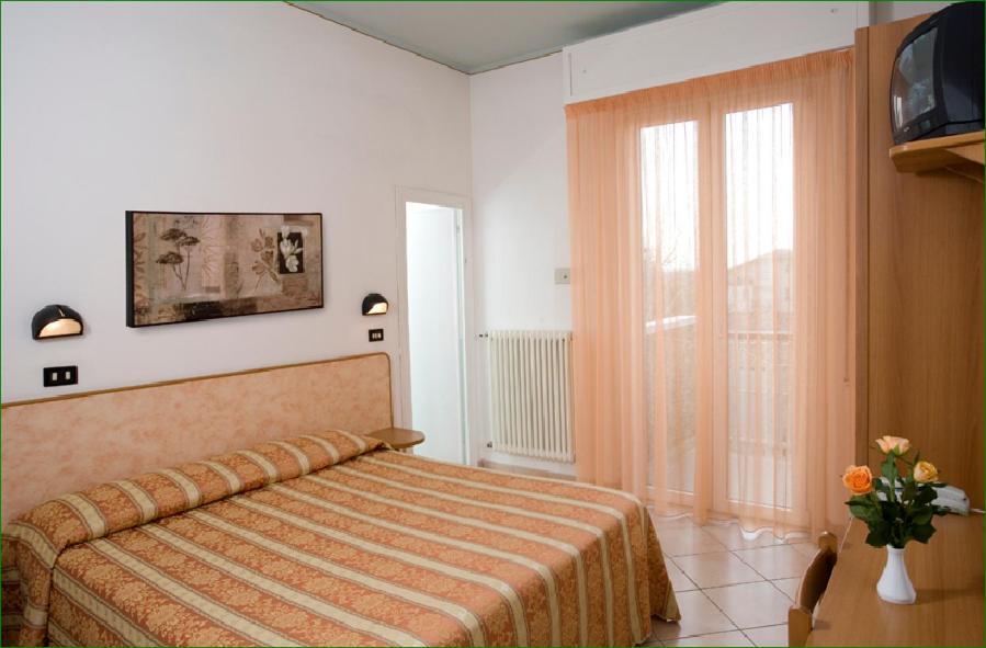 Hotel Verdemare リミニ エクステリア 写真