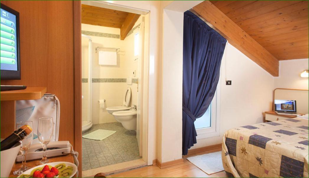 Hotel Verdemare リミニ エクステリア 写真