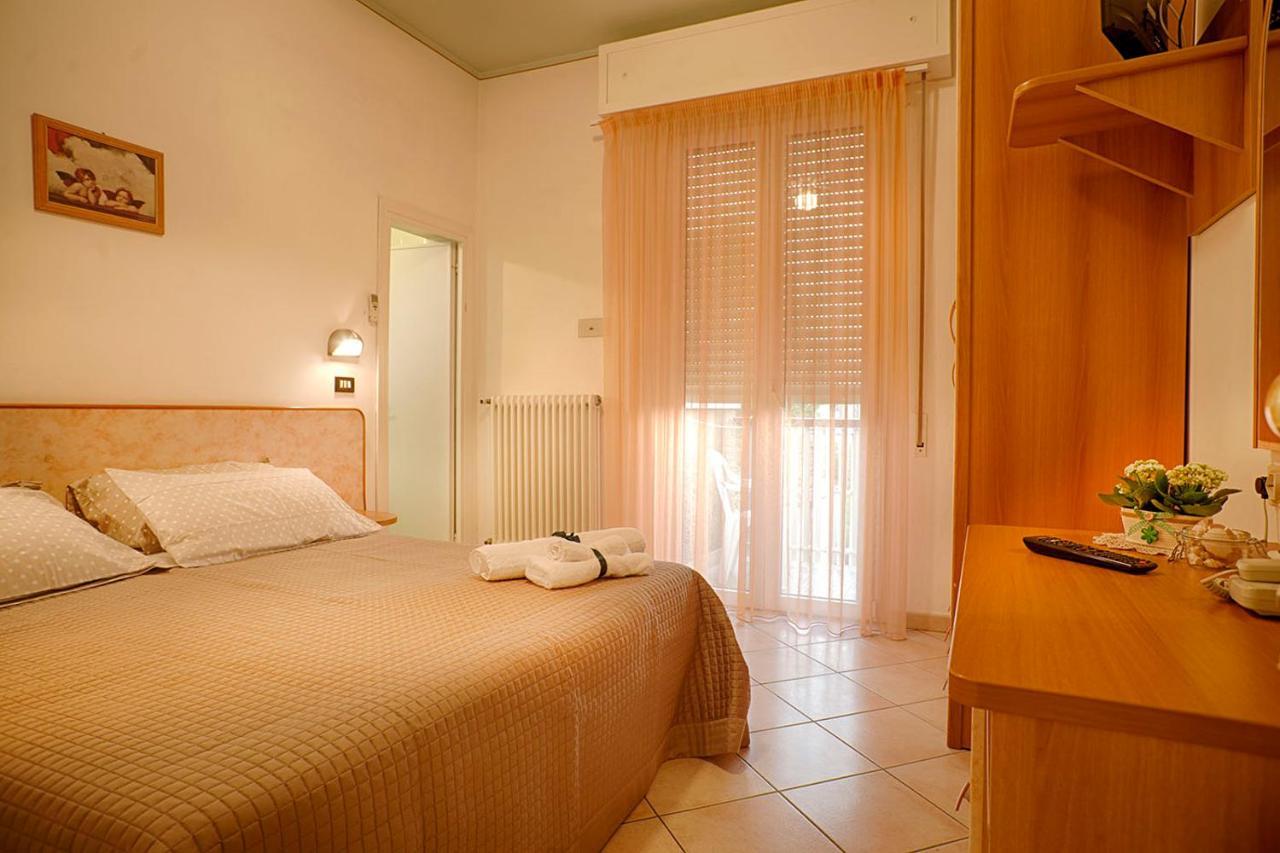 Hotel Verdemare リミニ エクステリア 写真